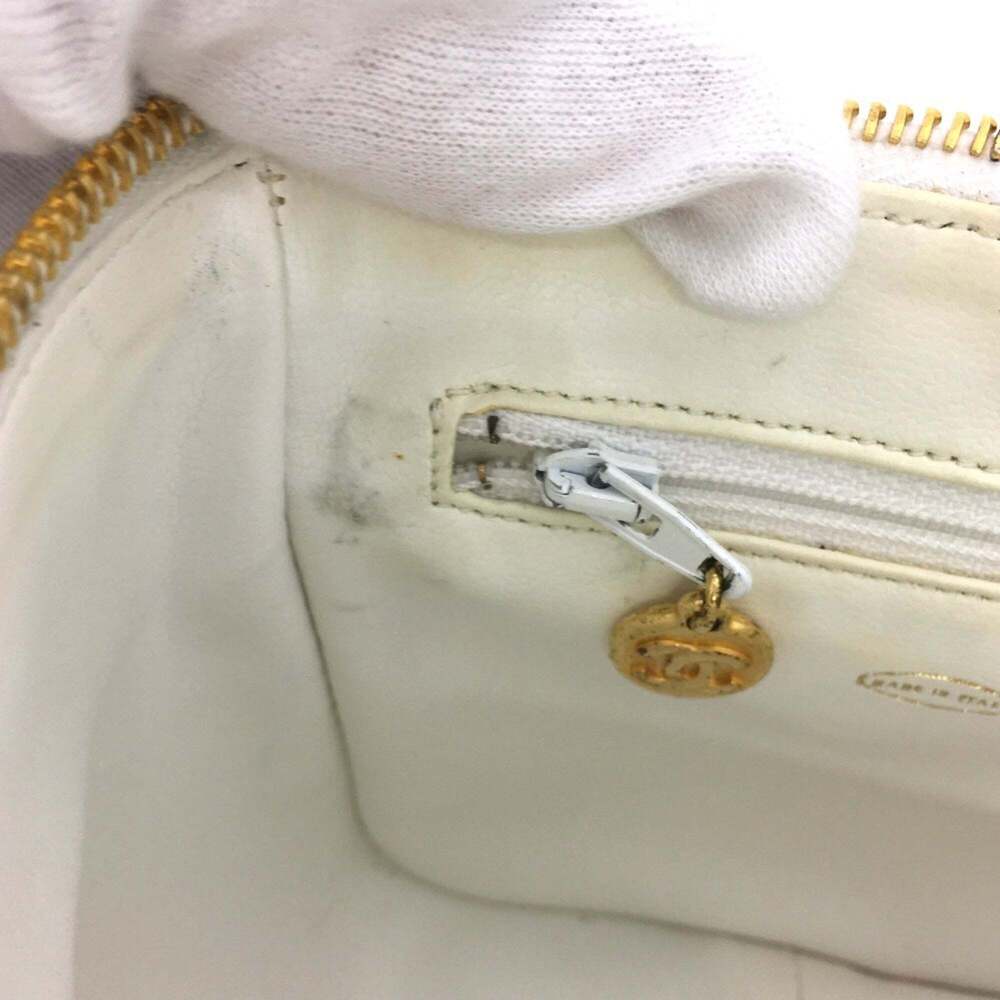 CHANEL White Lambskin Leather Logo Shoulder Bag - Picture 13 of 16